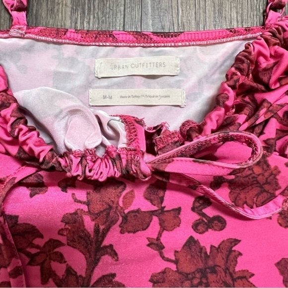 Women’s Urban Outfitters Pink Floral Crop Top Size M - Picture 5 of 8